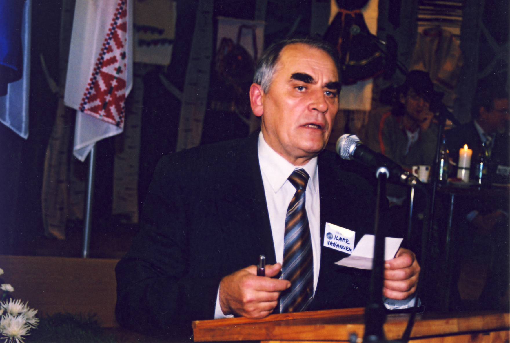 8. Seto Kongress Värska Kultuurikeskuses.Ilmar Vananurm ettekandega esinemas.