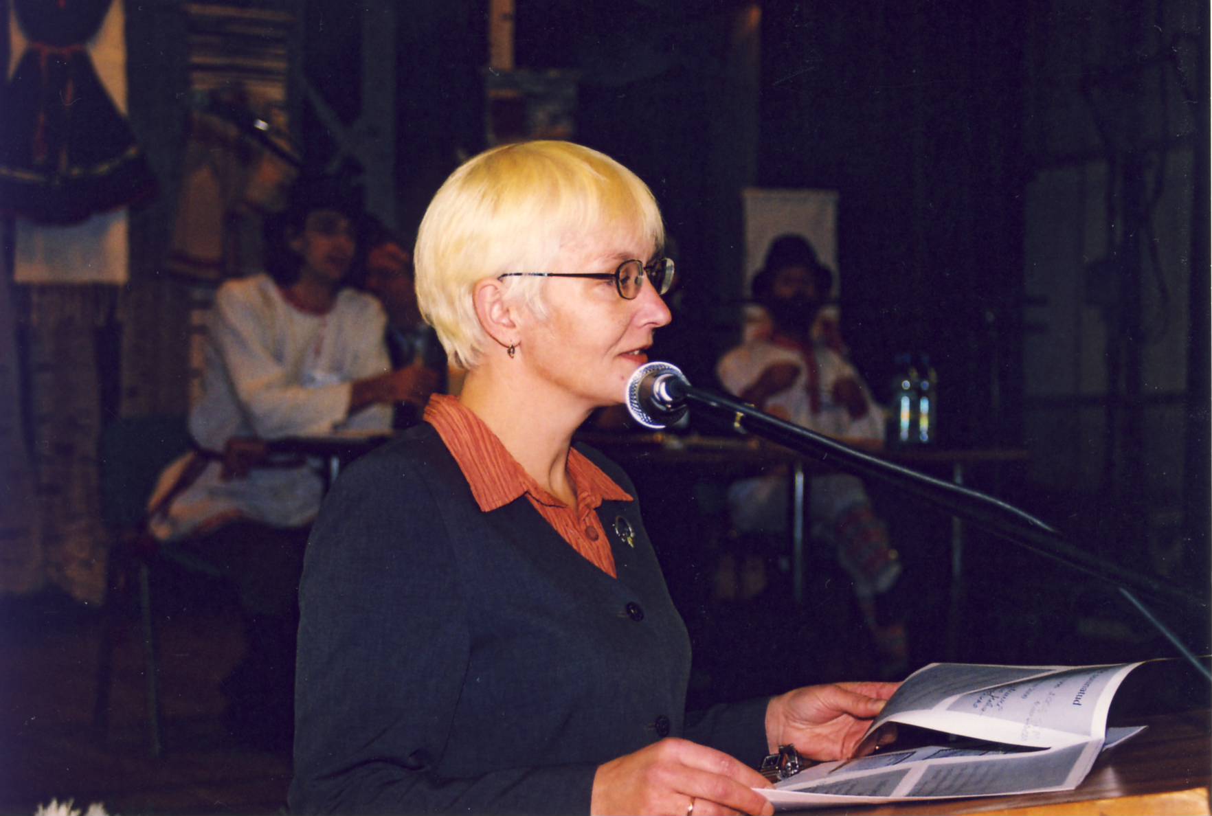 8. Seto Kongress Värska Kultuurikeskuses.Ene Padrik esinemas ettekandega