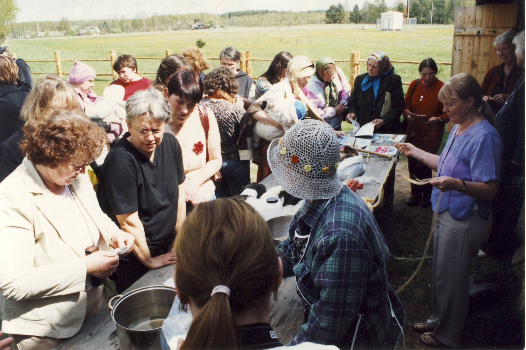 Seto Talumuuseum , käsitööpäev - värvimise ja ketramise workshop muuseumis.