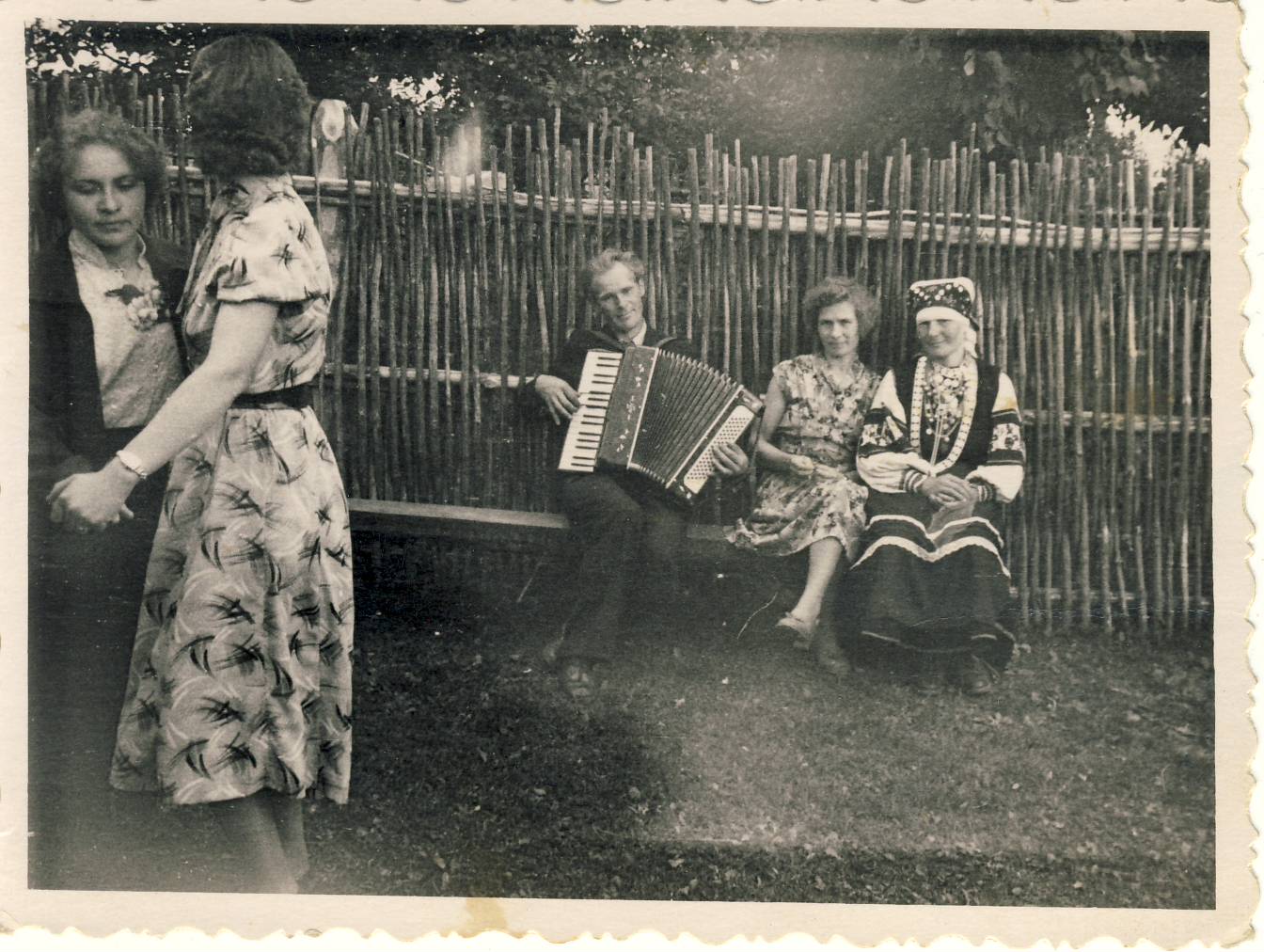 Lind, Viktori ja Liide (Liidia) pulmad. Pidu