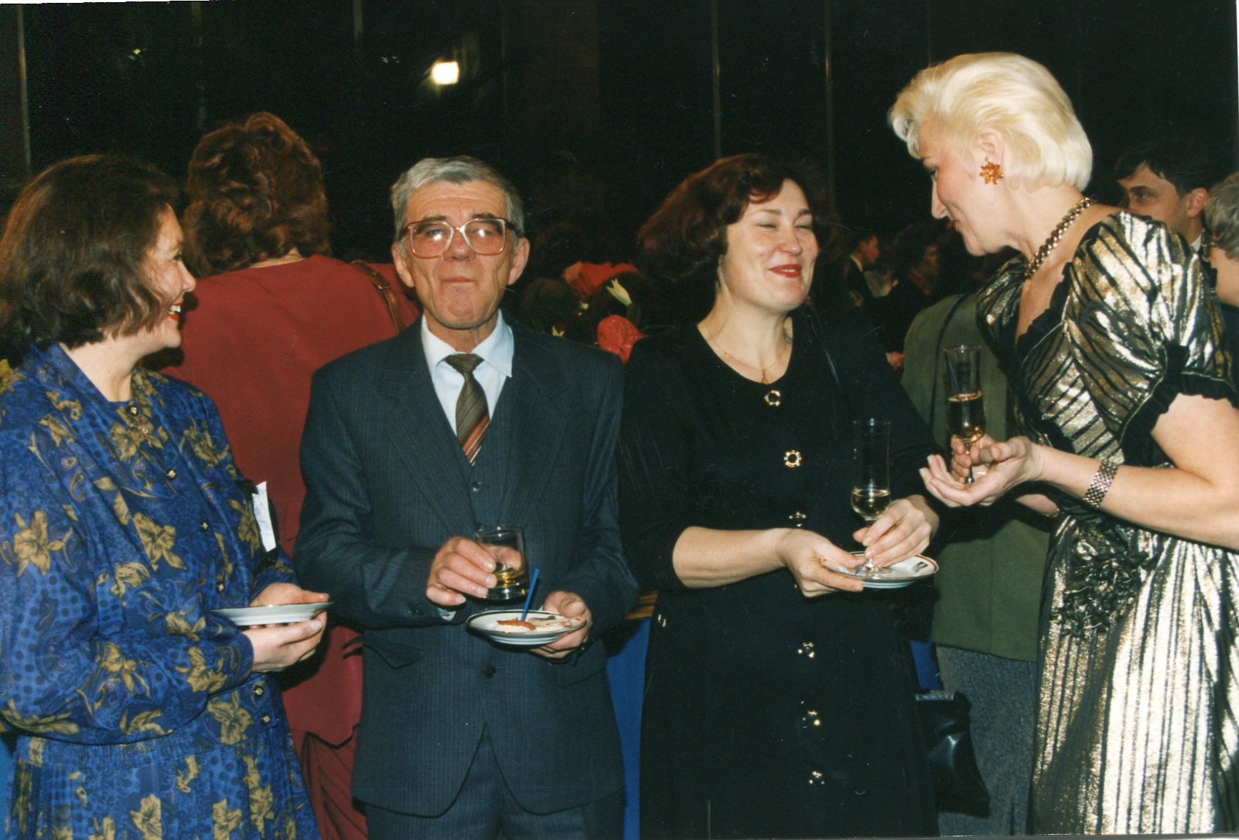 Lasnamäe Polikliiniku 10 a. tegevuse tähistamise pidulik vastuvõtt polikliiniku töötajatele ja külalistele Lillepaviljonis Pirita teel