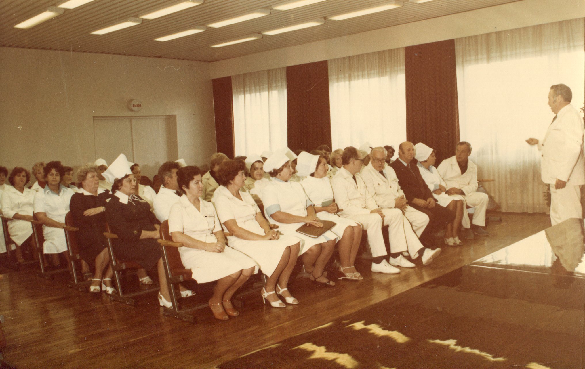 Tallinna Meremeeste Haigla pidulikul aktusel esineb kollektiivile peaarst dr. Vello Subi