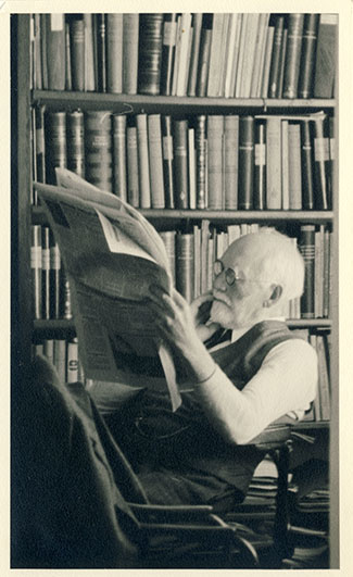 Professor Hendrik Koppel oma kodus Tartus