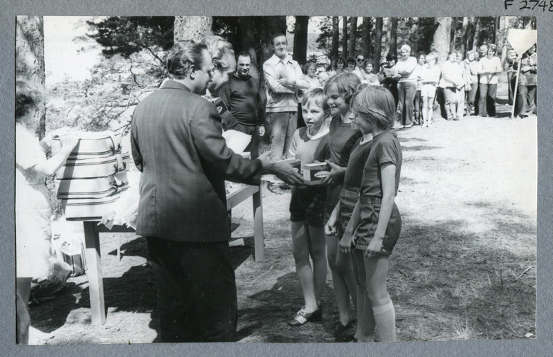 Autasustatakse I grupi võitjaid