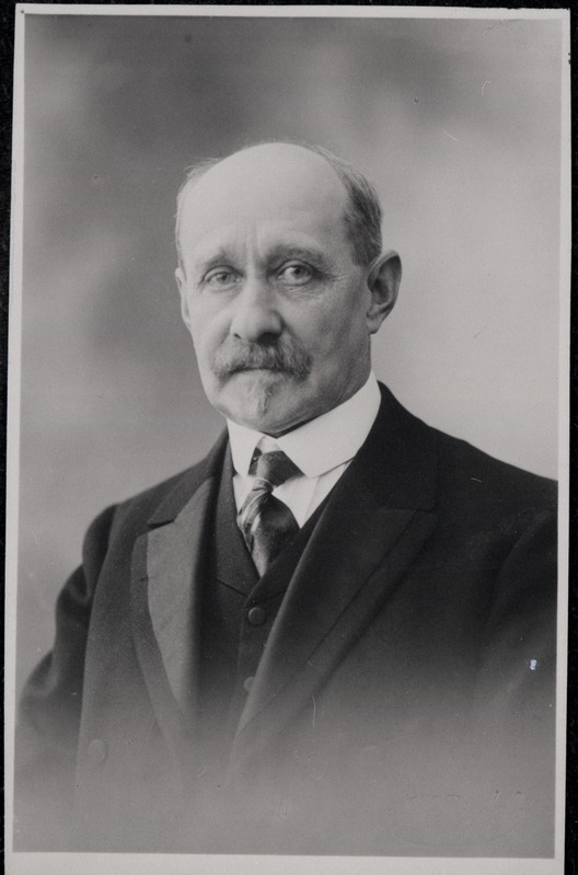 Dr med. prof. Aleksander Ucke