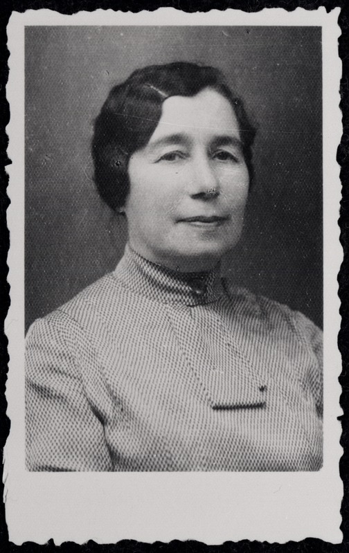 Dr. Sophia Genss