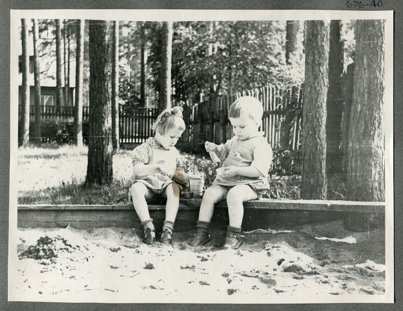 Kaks Tallinna laste tuberkuloosisanatooriumi last