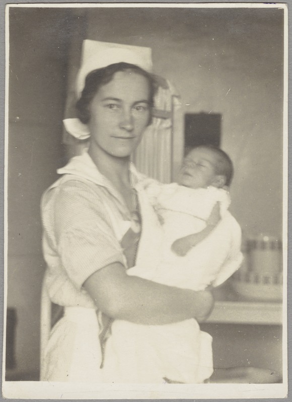 Õde Meeri Dietrich imikuga