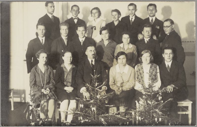 Albert Valdes üliõpilastega Akadeemilise Arstiteaduse Seltsi jõulupeol