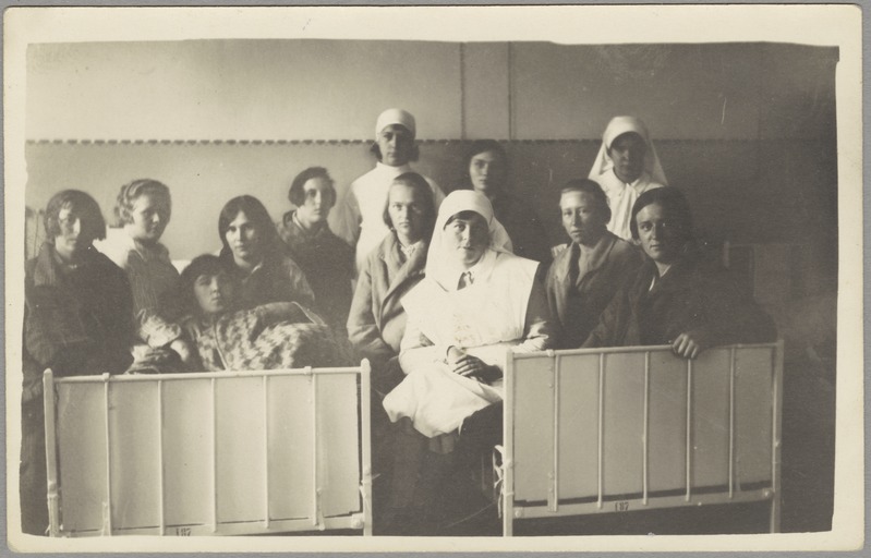 Tartu Ülikooli Naistekliiniku patsiendid ja õed