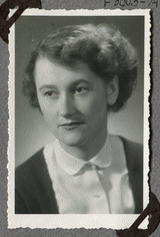 Ester Valge