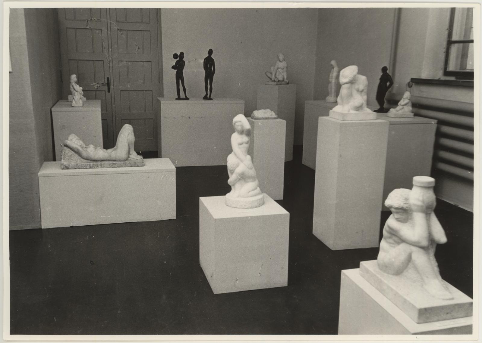 Vaade A. Starkopfi marmorskulptuuride näitusele 1977.a. ASM-is