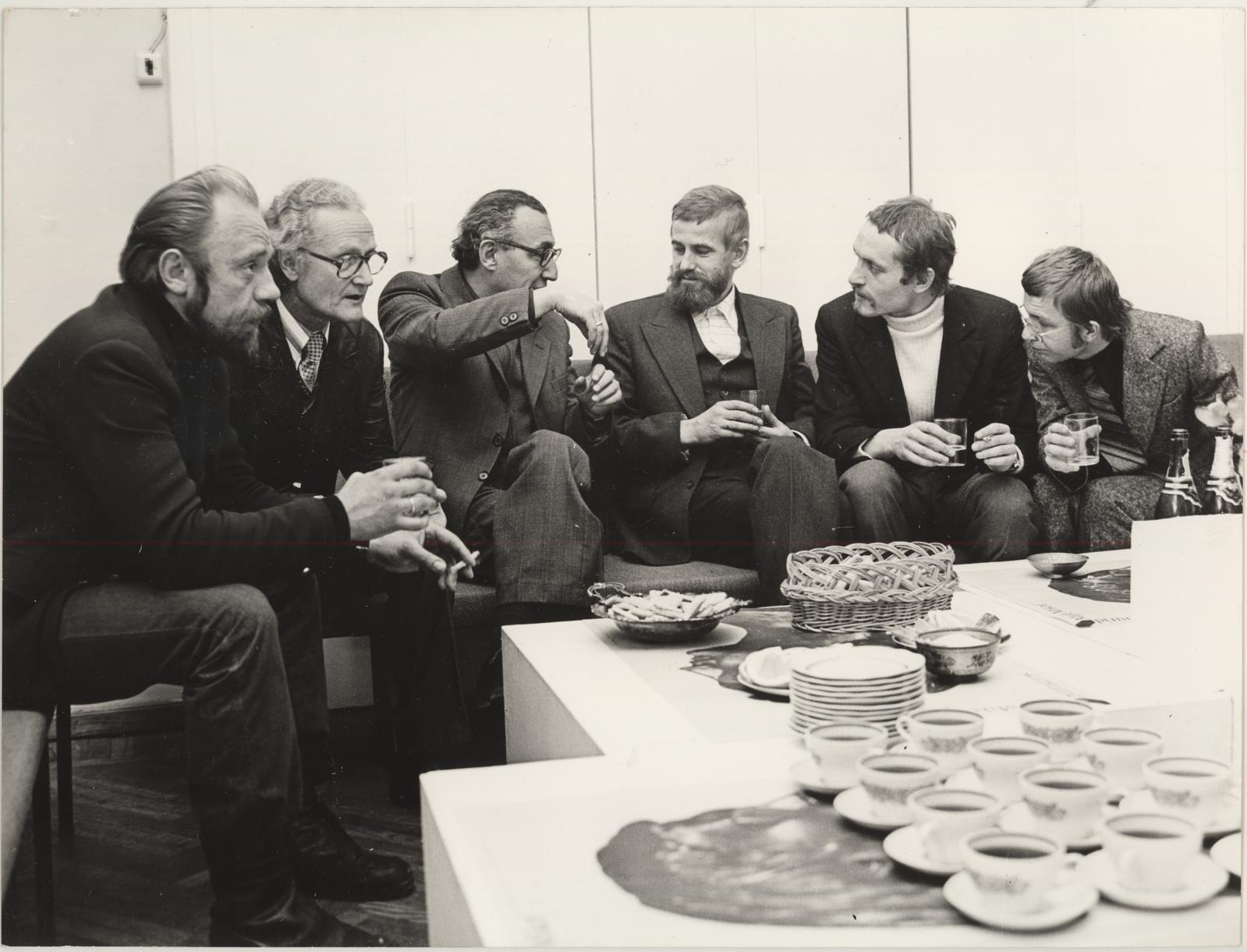 M. Mikofi näituse avamisel TKM-is 14.12.1979.a