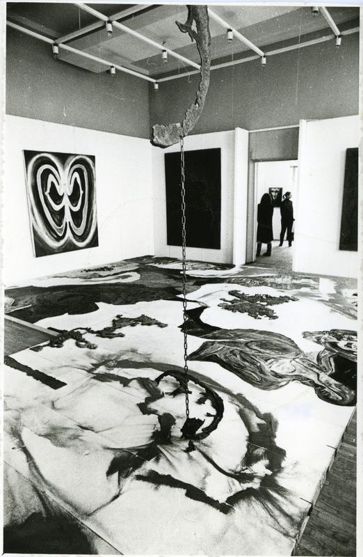 Vaade Tartu Kunstnike Majas toimunud grupinäitusele 4. aprill 1991