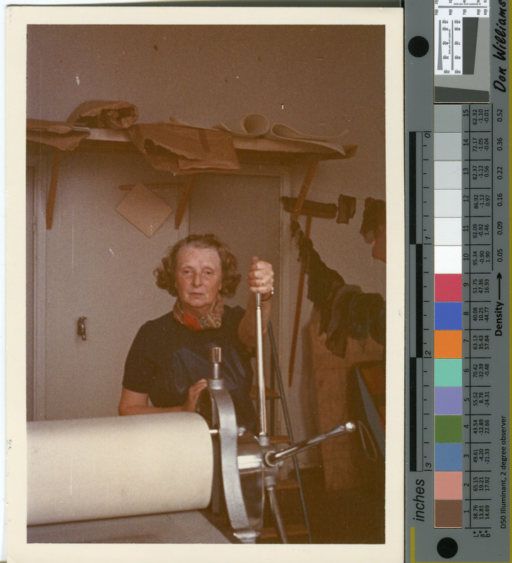 K. Luts oma ateljees 1969