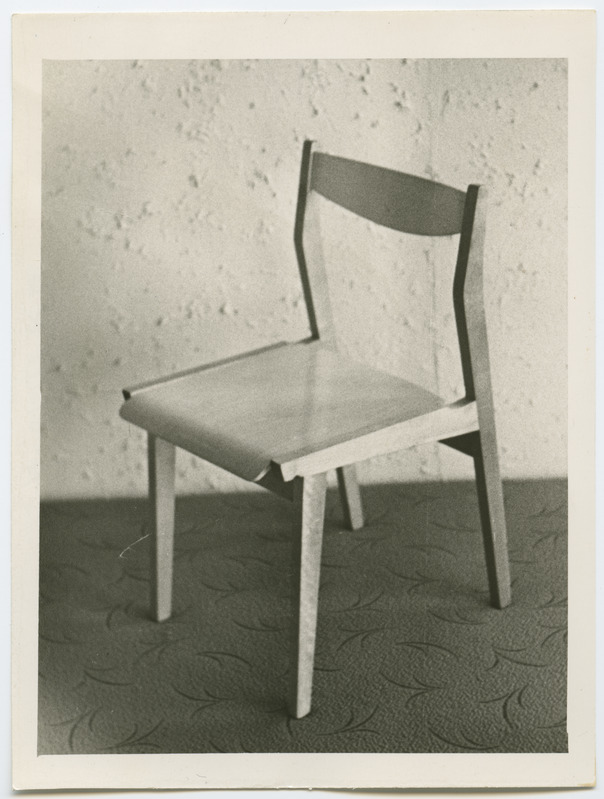 Nurkse kõverseljatoega tool