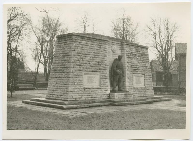 Monument Vabastajate väljakul