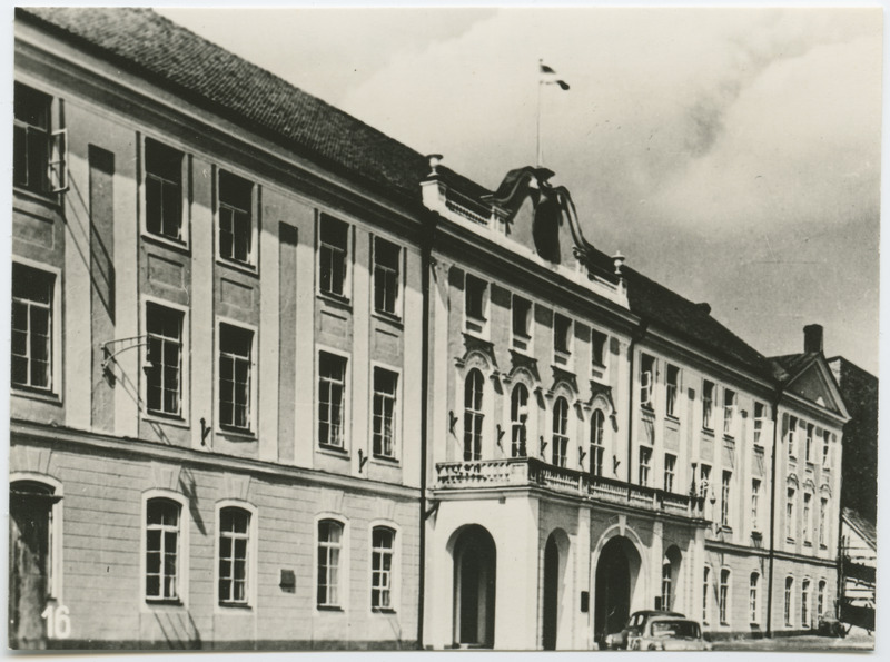 Eesti NSV Ministrite Nõukogu hoone Toompeal.