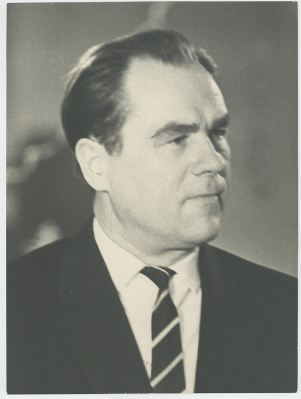 NSVL rahvakunstnik Georg Otsa poolportree.