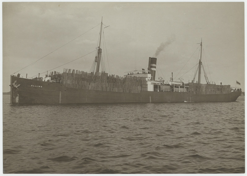 Laev "Ellind" Tallinna lahel