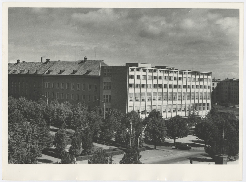 Vaade TA raamatukogu hoonele