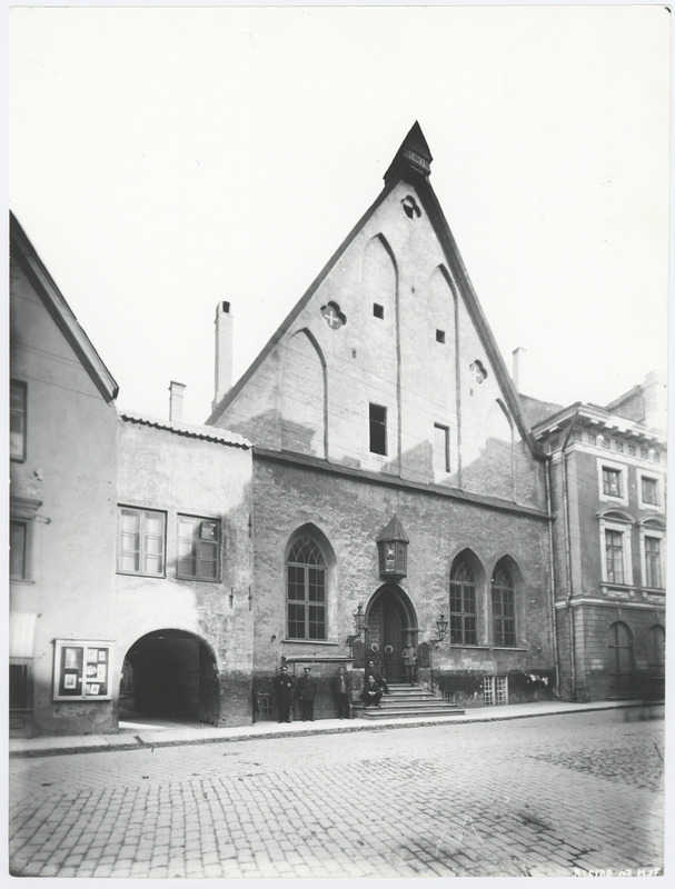 Endine Suurgildi hoone (praegu Ajaloomuuseumi), Pikk tänav 17.
