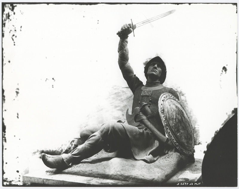 A. Adamsoni "Lembitu" figuur Suure-Jaani monumendilt.