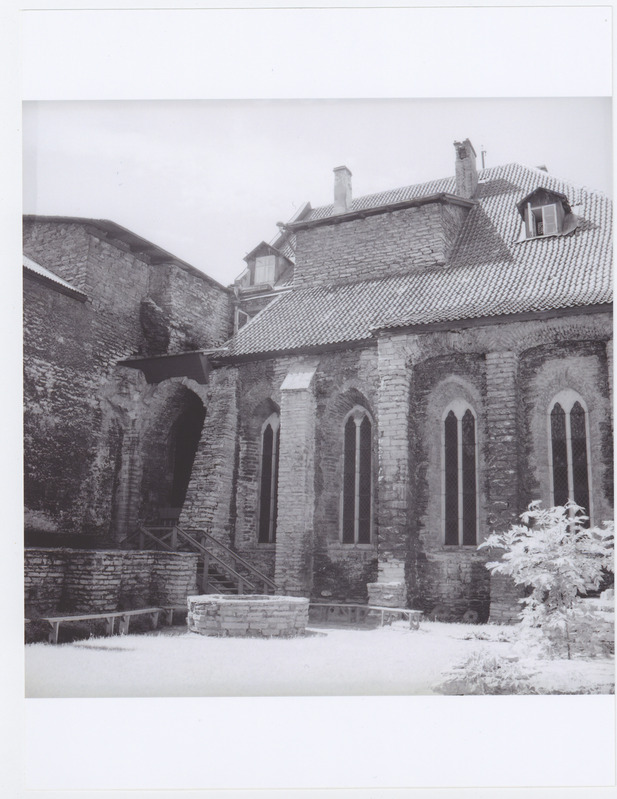 Vaade Dominiiklaste kloostri siseõuele