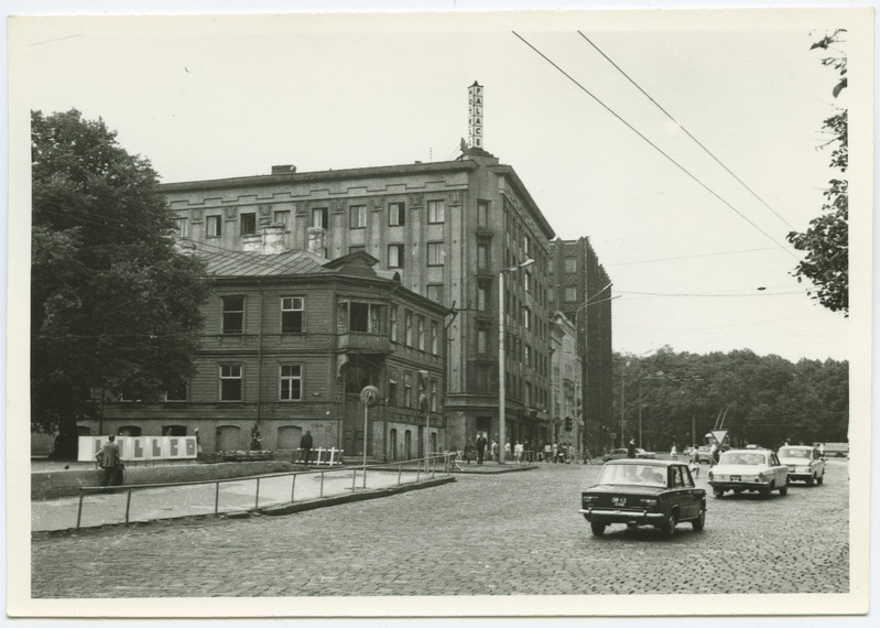 Võidu väljaku ja Pärnu mnt. nurk