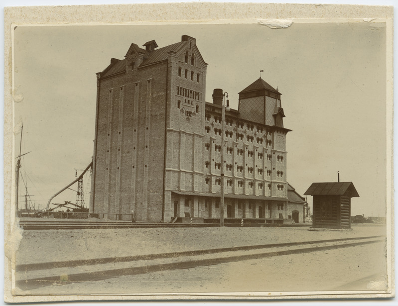 Tallinna viljaelevaator sadamas