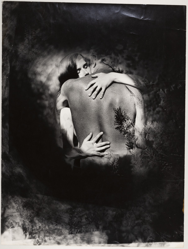 Mees- ja naisakt embuses.