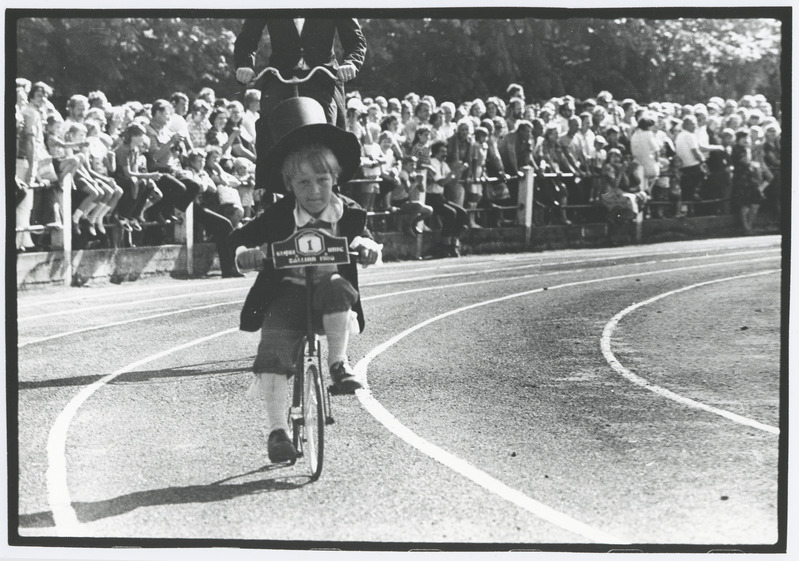 Vanasõidukite tutvumisprogramm Kadrioru staadionil