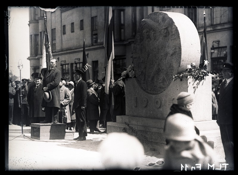 1905. aasta 16. oktoobri ohvrite mälestussamba avamine.