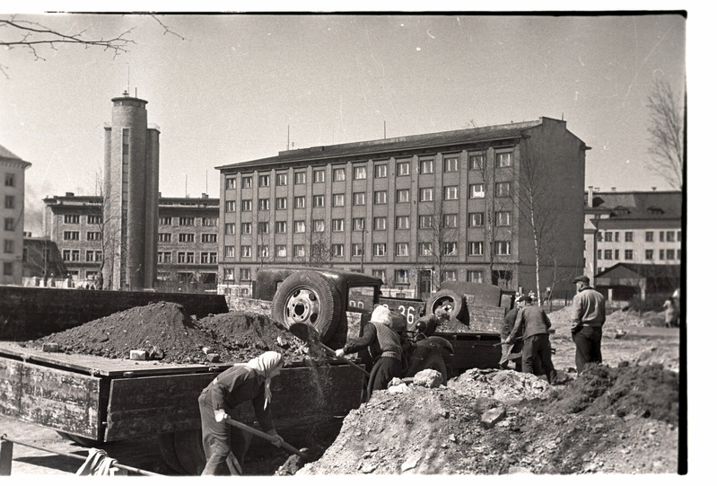 Tallinn, Pioneeride väljaku rajamise tööd.