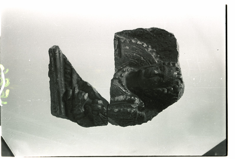 Tallinn, leide arheoloogilistelt kaevamistelt Toompeal, ahju kahhelkivi fragment.