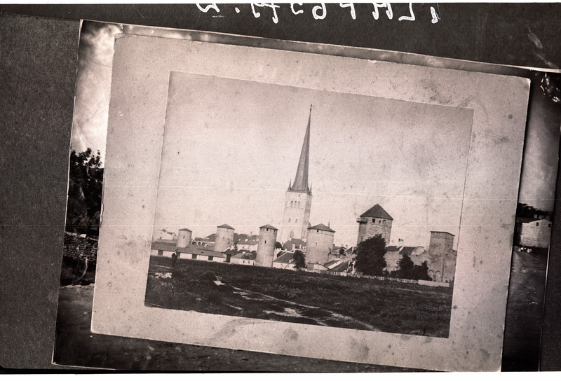 Tallinn, vaade linnamüürile