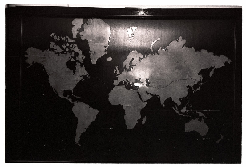 Tallinna Vineeri- ja Mööblivabrik, maailmakaart direktori kabineti seinal.