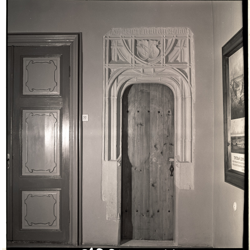 Uks portaaliga alumisel korrusel