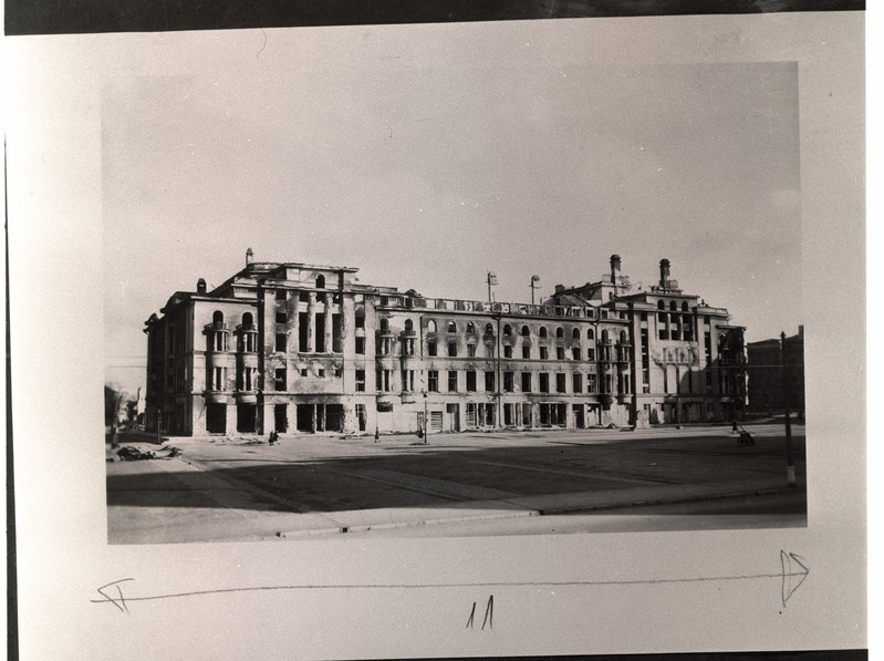 Teater "Estonia" varemeis, vaade Pärnu maanteelt, juuni 1944.