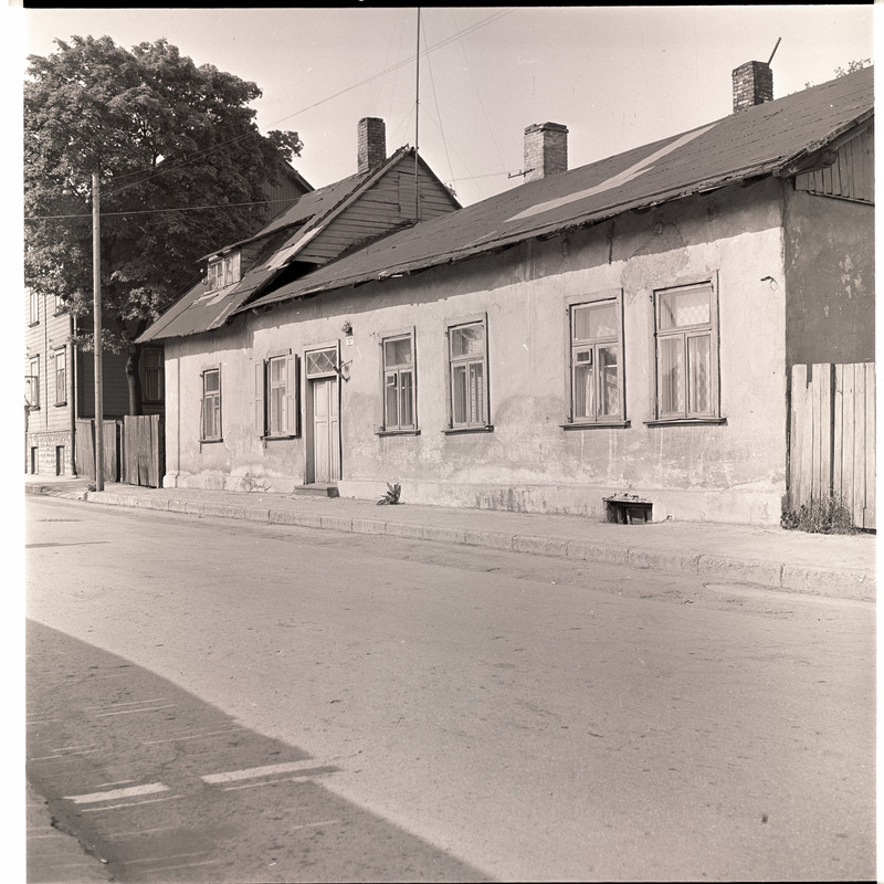 Ühekordne kivielamu Lennuki t. 38