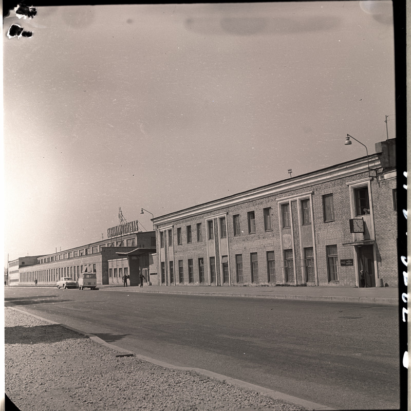 Ekskavaatoritehase uus administratiivkorpus, Kadaka tee 4a, Tallinn