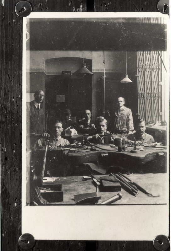 J. Kopfi kullassepa töökoja sisevaade