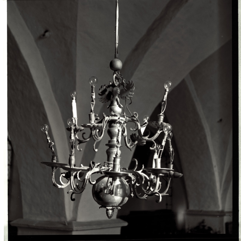 Kroonlühter Pühavaimu kiriku lõunalöövis rõdu kohal, 17. sajand.