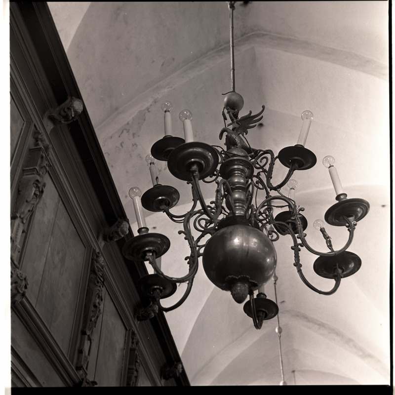 Pühavaimu kiriku lõunalöövi II kroonlühter, 17. sajand.