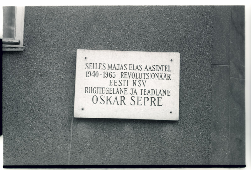 Tallinn. Mälestustahvel majal, kus elas O. Sepre