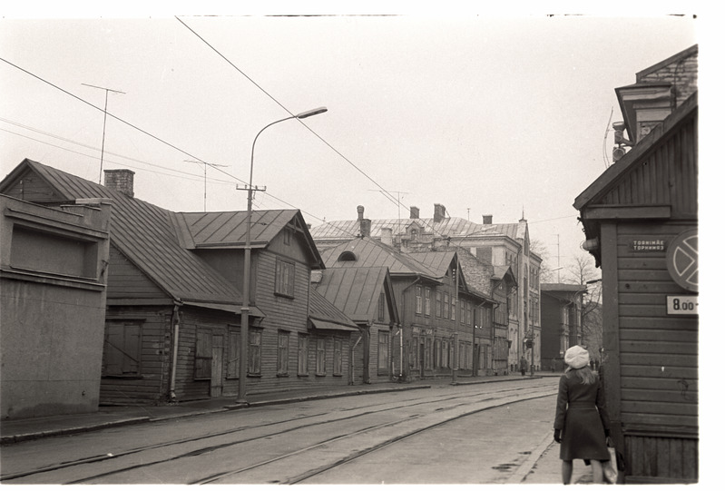 Tallinn. Tornimäe t ja Pääsukese t ristumiskoht. Hooned Tartu mnt 10, 12