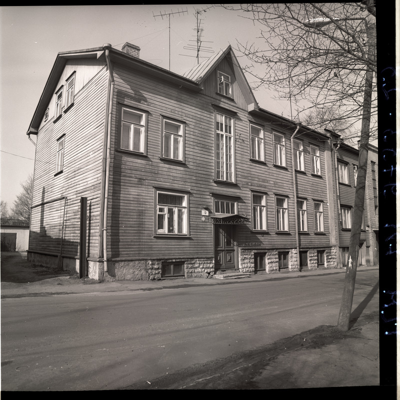Köie t. 9 kahekordne puumaja