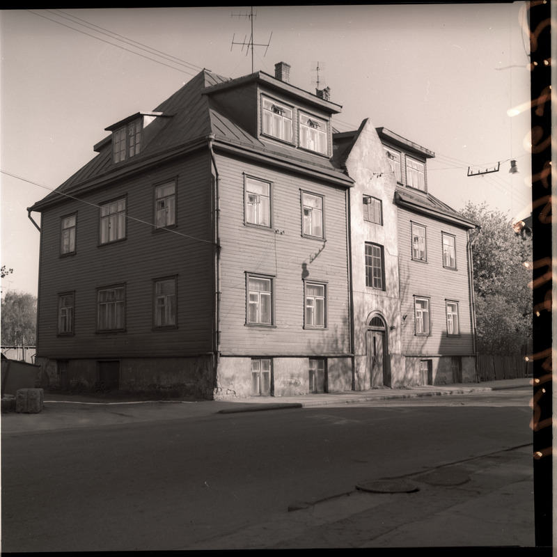 Kolmekordne puumaja Salme t. 24