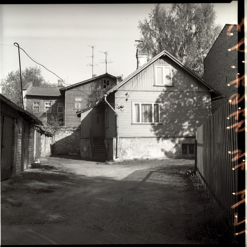 Kungla t. 38 hoonete õuevaade