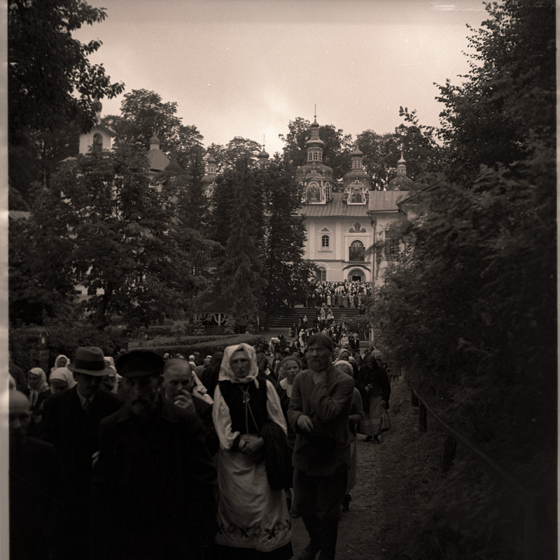 Petseri, rahvamurd ristikäigul.